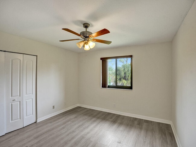 Building Photo - 930 SW 9th St Cir