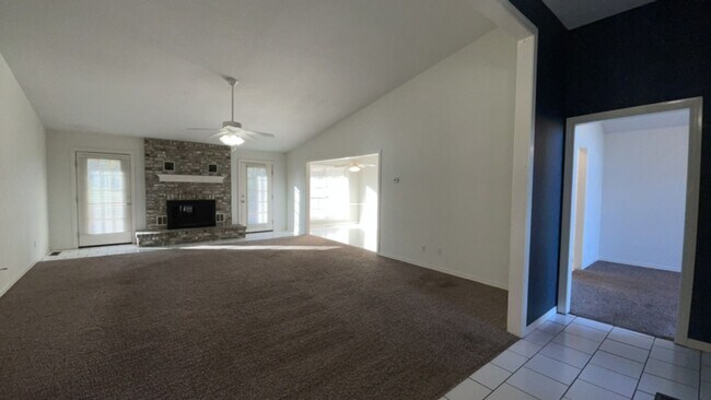Building Photo - Well-maintained 3-bedroom, 2-bath home in ...