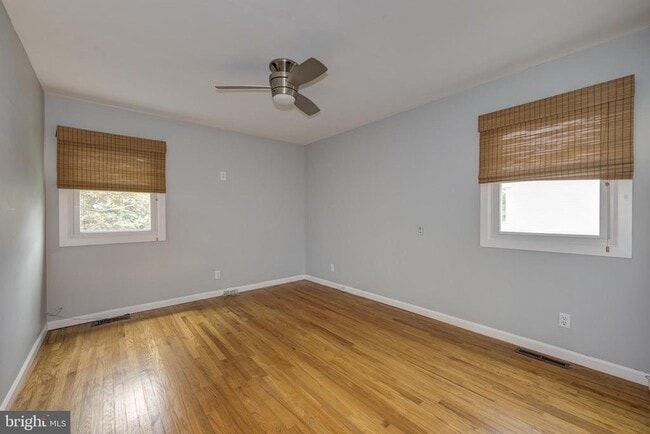 Building Photo - 1717 Country Club Dr