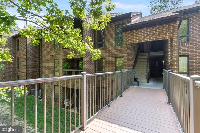 Building Photo - 23240 Rosewood Ct