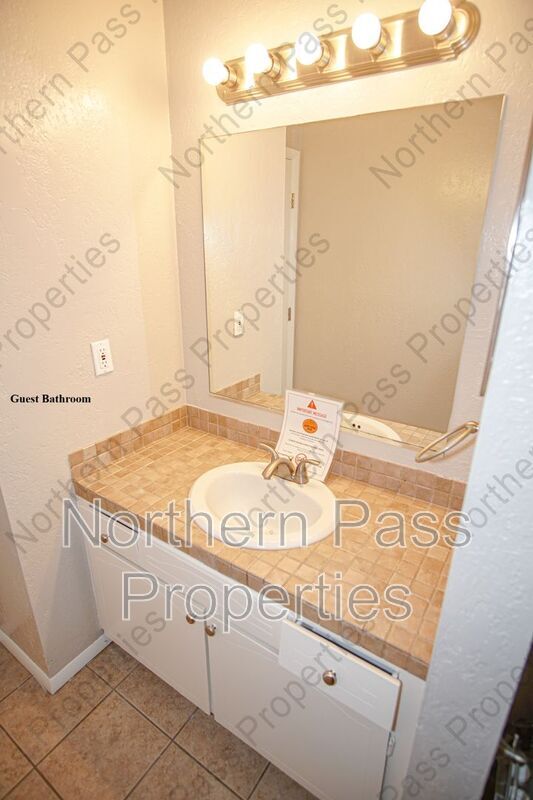 Building Photo - 4433 N Stanton St