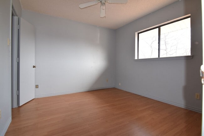 Building Photo - $1,800.00 Move-in-Special