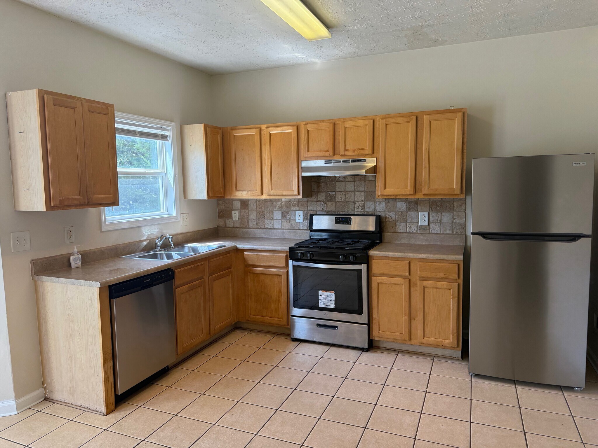 Building Photo - 259 Hardy Lillies Dr