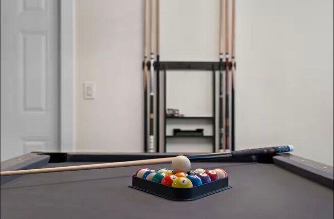 Building Photo - Stunning Home with Spacious Layout & Modern Upgrades