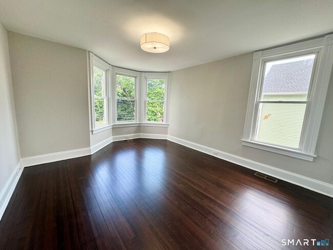 Building Photo - 25 Quintard Ave