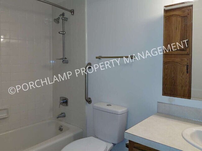 Building Photo - 587 Maryland Ave NE