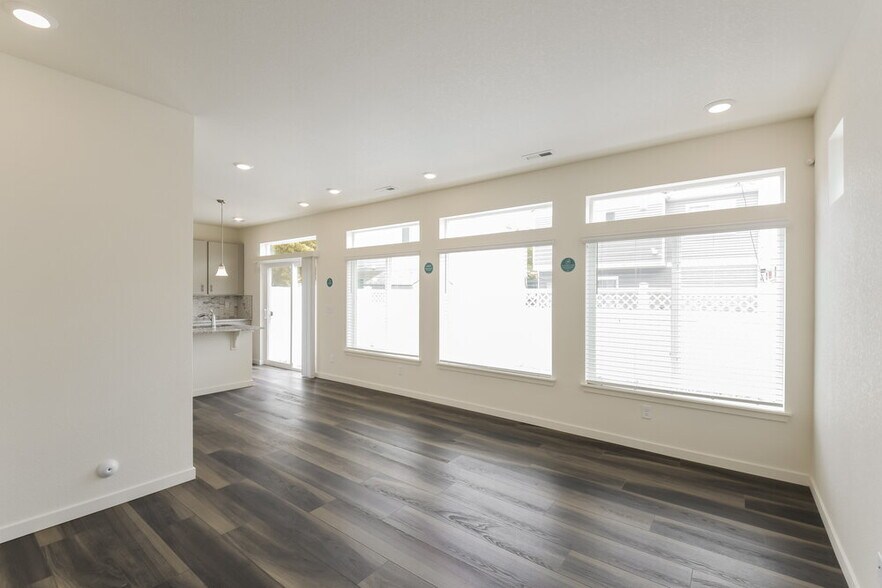 Building Photo - 4712 N Tower Dr
