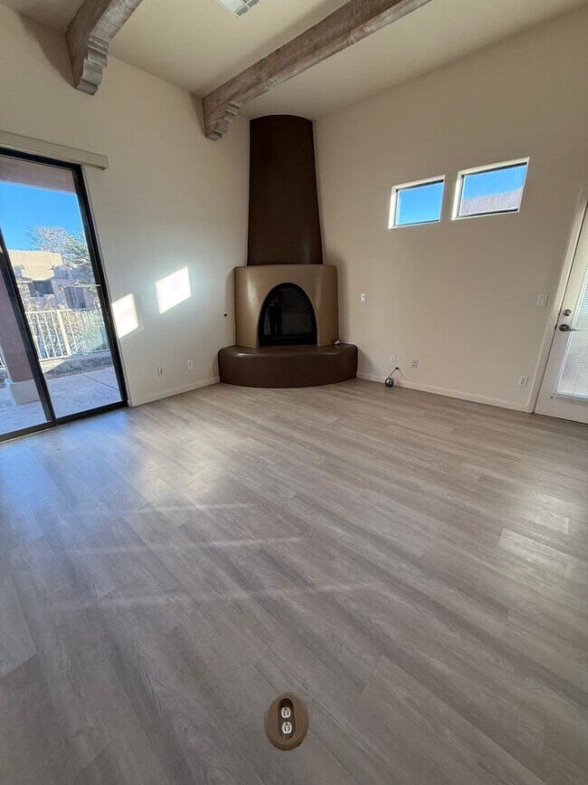 Building Photo - 1903 Coyote Ridge Dr