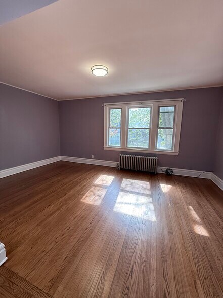 Building Photo - 562 N Maple Ave