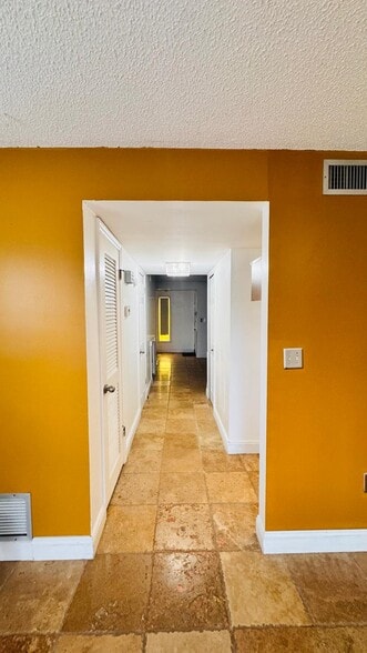 Building Photo - 600 Waverly Ln