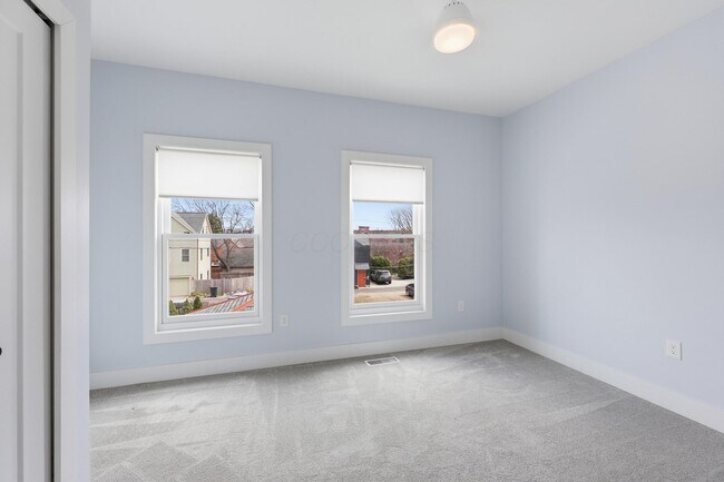 Building Photo - 1102 Summit St