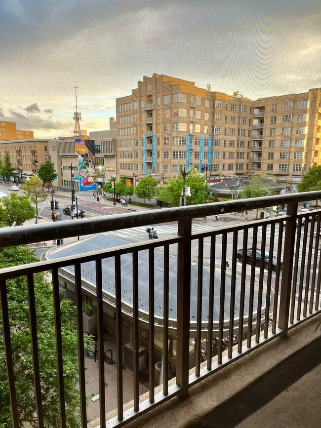 Primary Photo - 1390 Kenyon St NW