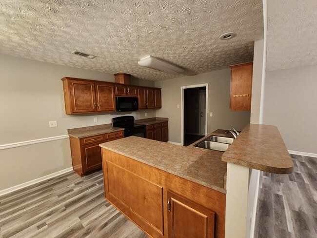 Building Photo - 3 Bedrooms 2 Baths 2 Car Garage - North Co...