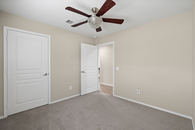 Building Photo - 2811 Cone Flower Dr