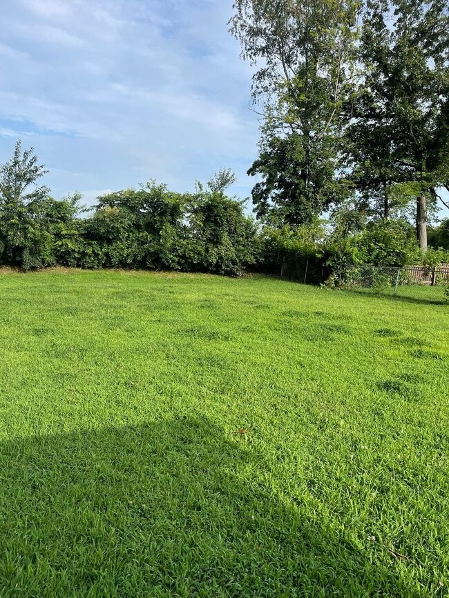 Building Photo - 3 Bedroom Dog Friendly Home For Rent Near Exit 1