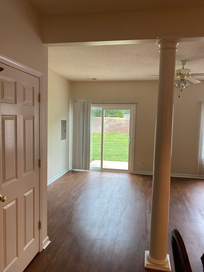 Building Photo - 102 Watertree Ln