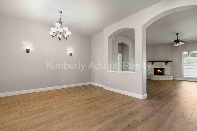Building Photo - 213 Lariat Trail