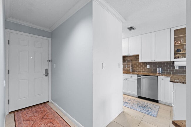 Building Photo - 300 Gulf Shore Dr