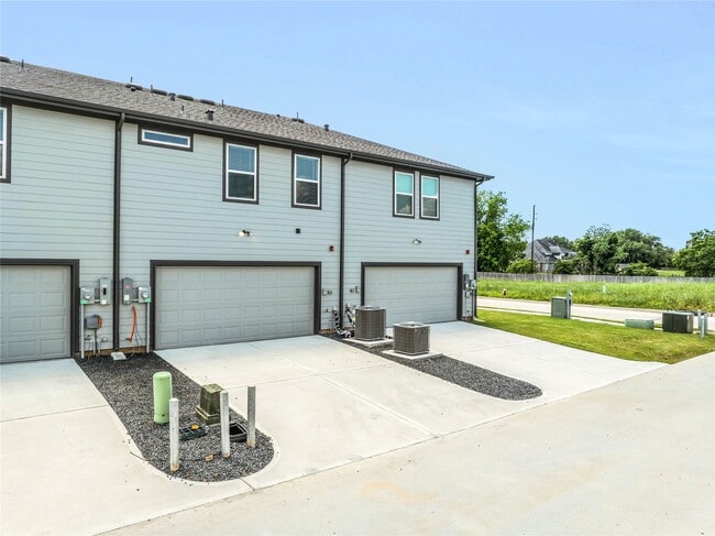 Building Photo - 11918 Outer Bark Dr