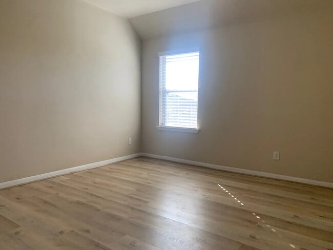 Building Photo - 20735 Pine Rain Ct