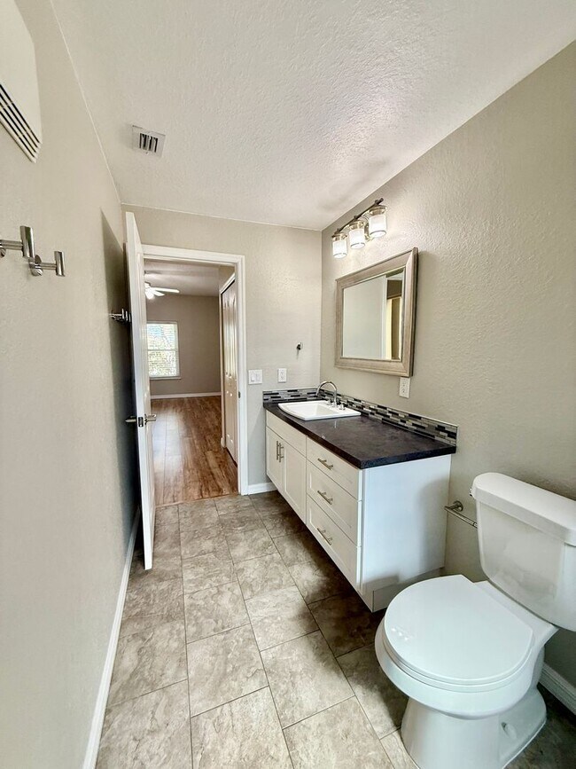 Building Photo - Immaculately updated 3/2.5 Three-Story Maitland Condo in Visconti!