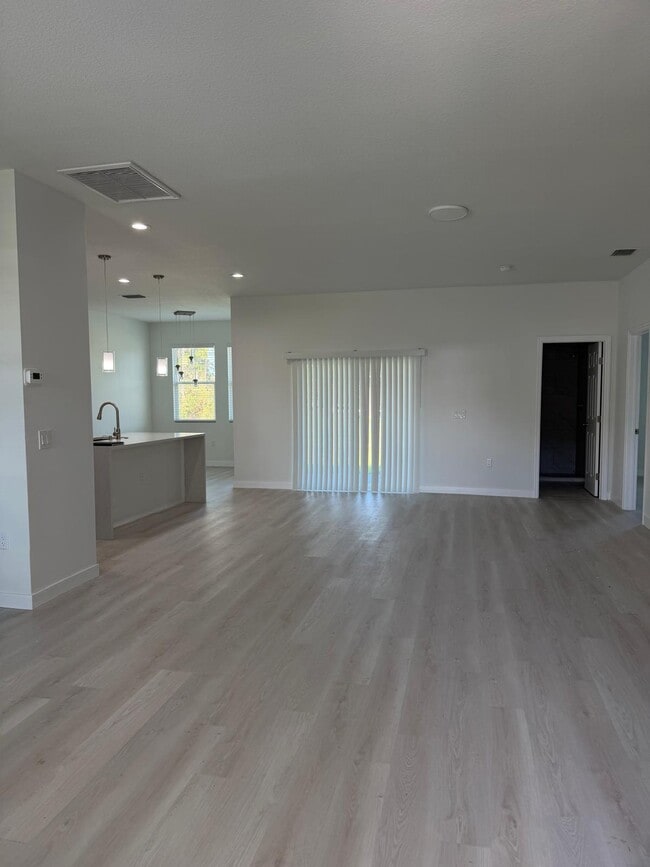 Building Photo - 691 San Filippo Dr SE