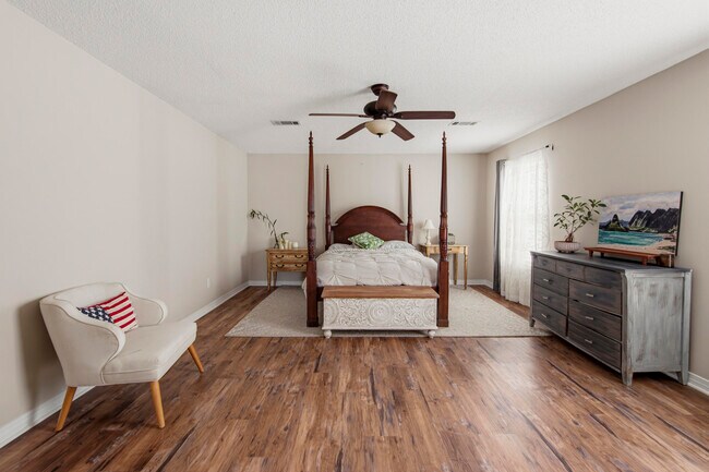Building Photo - 855 Mande Ct