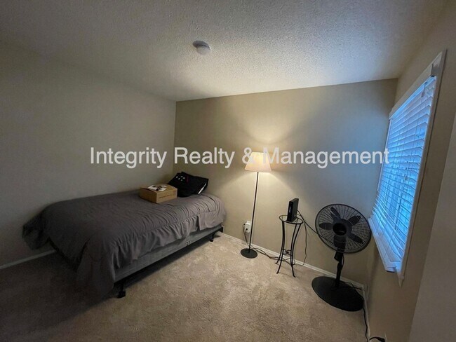 Building Photo - 475 E Chiswick Cir