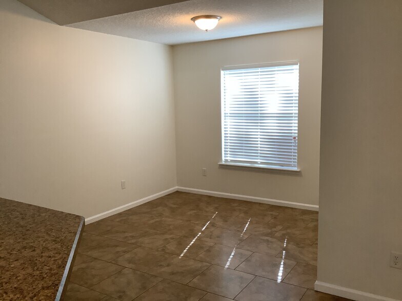 Building Photo - 3365 Shelley Dr