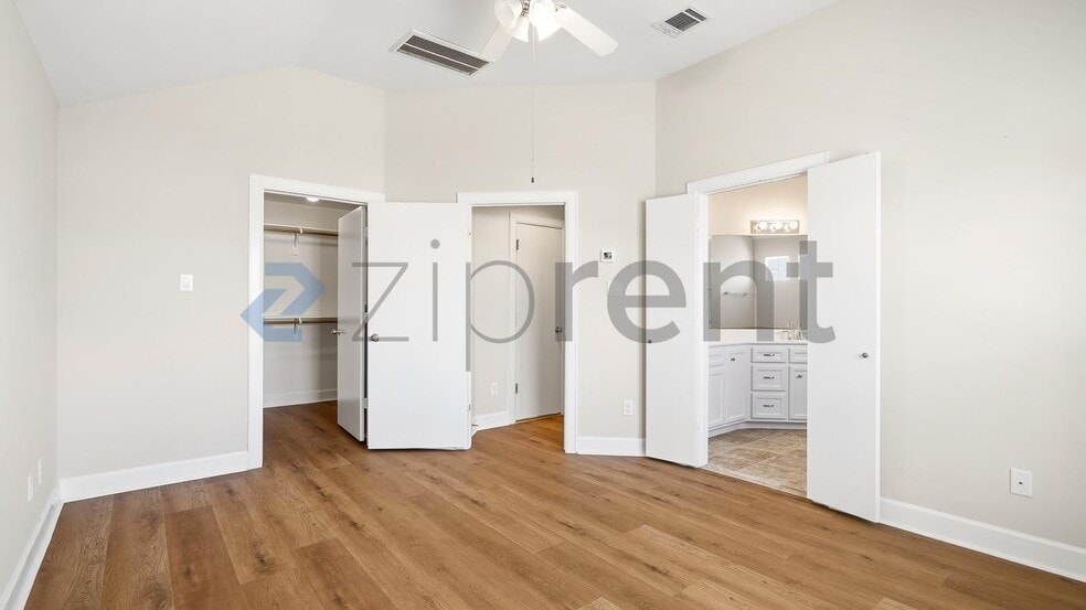 Building Photo - Unit