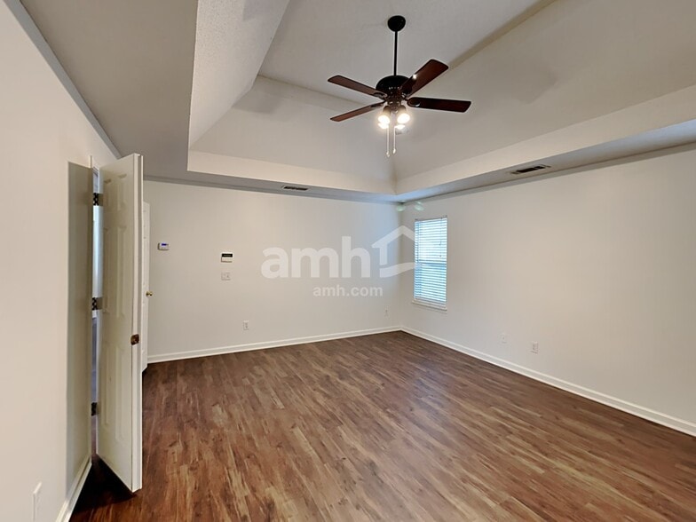 Building Photo - 1209 Lainster Dr SE