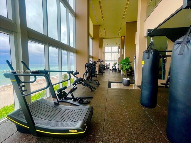 Building Photo - 1830 S Ocean Dr