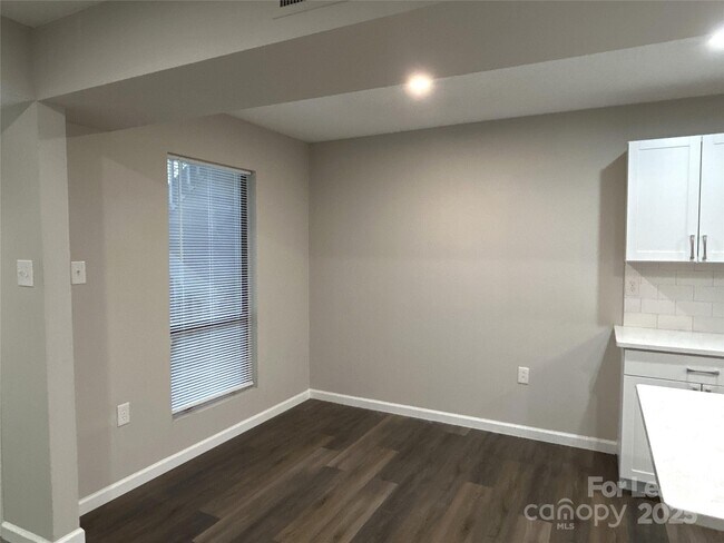 Building Photo - 5008 Sardis Rd