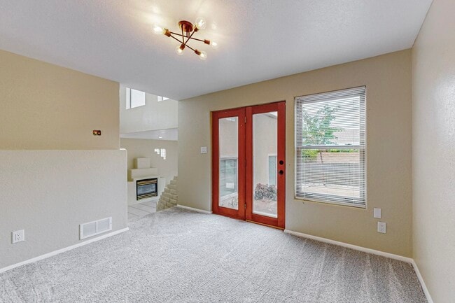 Building Photo - 713 Rio Arriba Ave SE