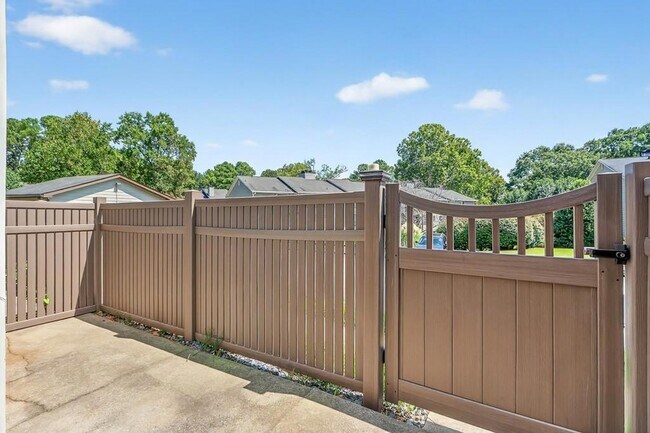 Building Photo - 110 Park Ridge Cir