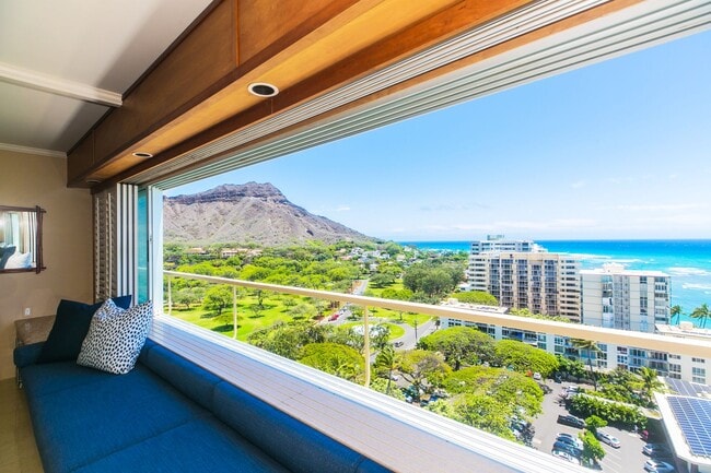Building Photo - Breathtaking Ocean and Mountain View One Bedroom