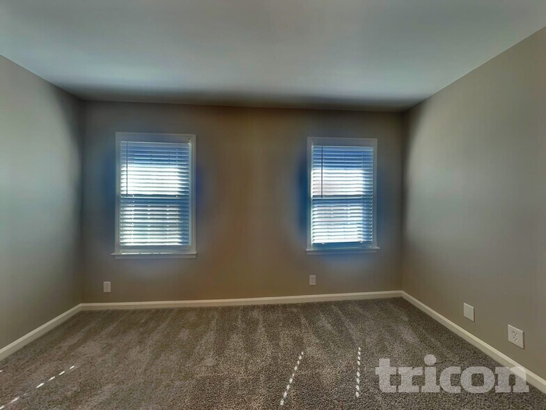 Building Photo - 2113 Putnam Ln