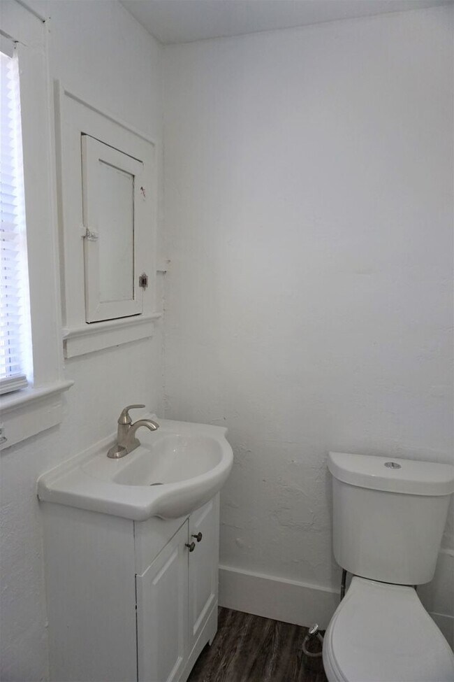 Building Photo - 523 SW 26th St