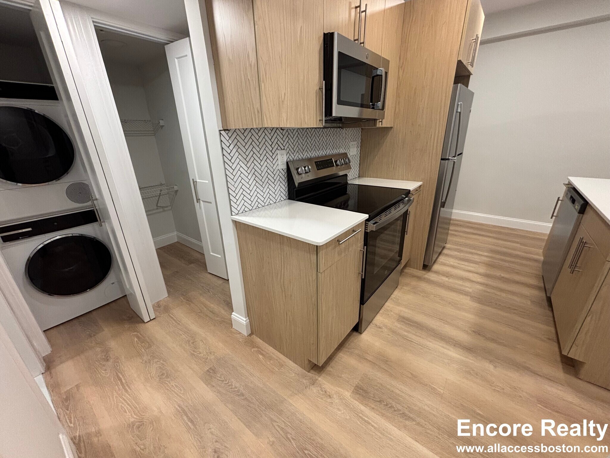 Building Photo - 529 Beacon St