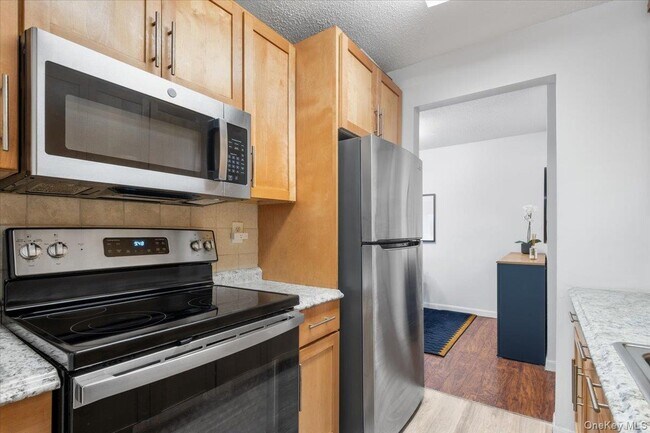 Building Photo - 555 Central Park Ave