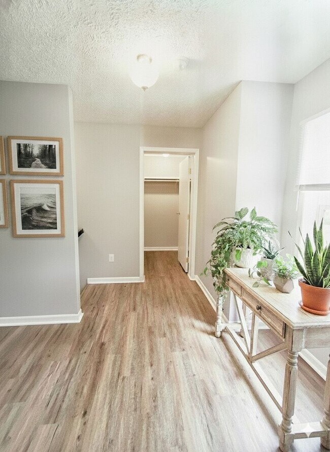 Building Photo - For Rent: Spacious 4-Bedroom, 2-Bathroom Home — Available Now!
