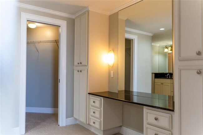 Building Photo - 1 Beach Dr SE