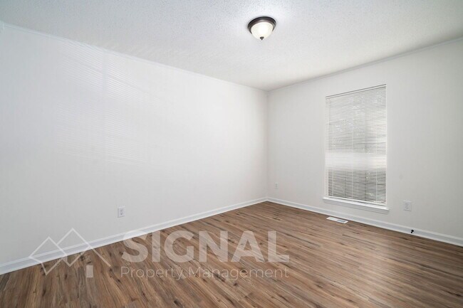 Building Photo - 1304 Shades Run Cir
