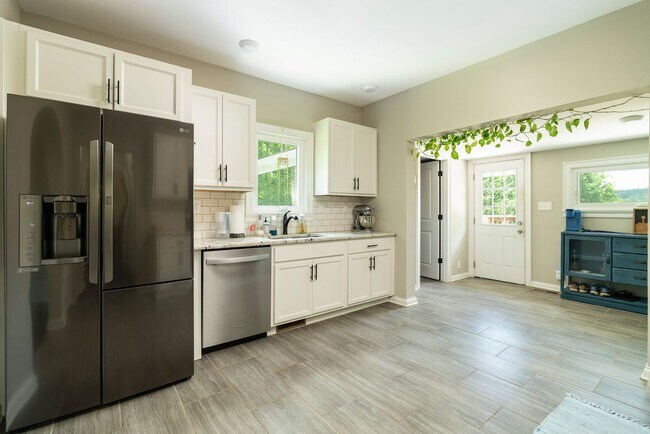 Building Photo - Knoxville 37917 - 3 bedroom 2 bath - call ...