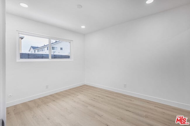Building Photo - 1615-1615 W 209th St