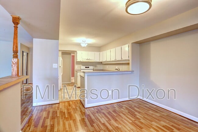 Building Photo - 5681 Harpers Farm Rd