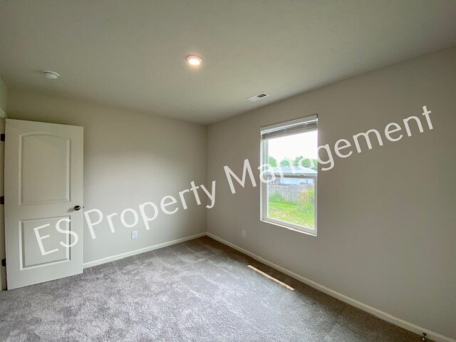 Building Photo - Lovely 5 Bedroom 3 Bathroom New Build in Muncie!