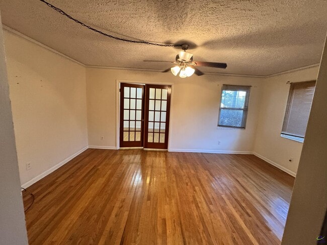 Building Photo - 501 Pinecrest Rd