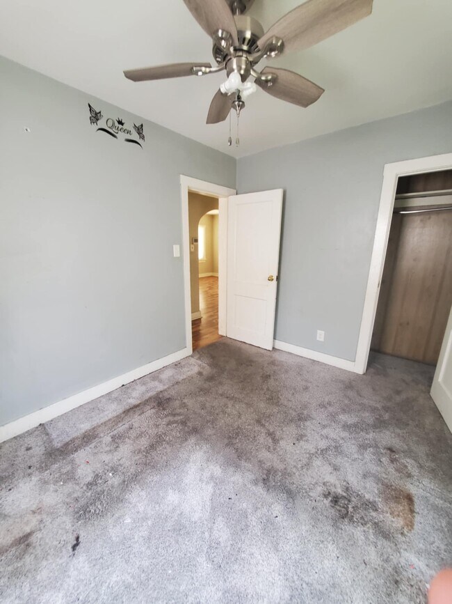 Building Photo - 1246 E Riverside Ave