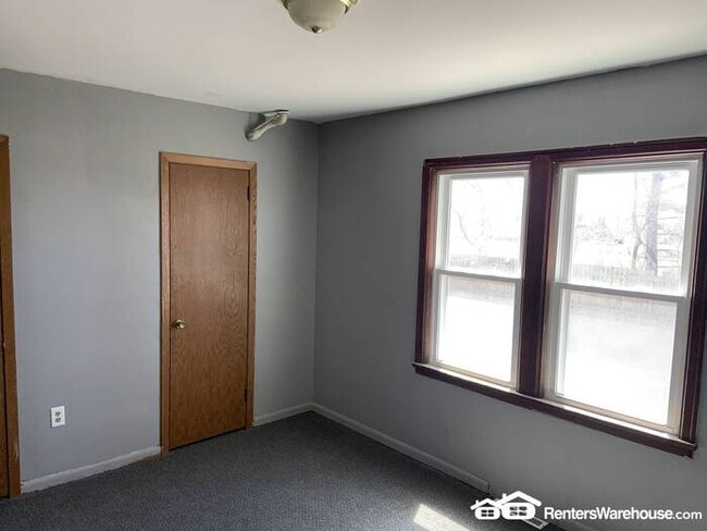 Building Photo - Beautifully Remodeled SFH in Plato Availab...